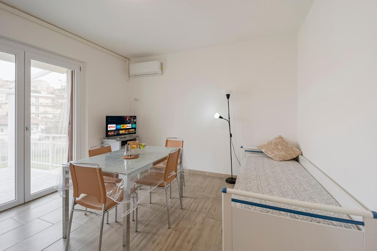Il Gattino Di Porto - Apt 5 - Bilocale Terrazzo Piscina Империя Экстерьер фото